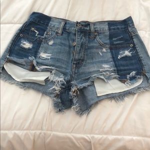 2 wash distressed shorts